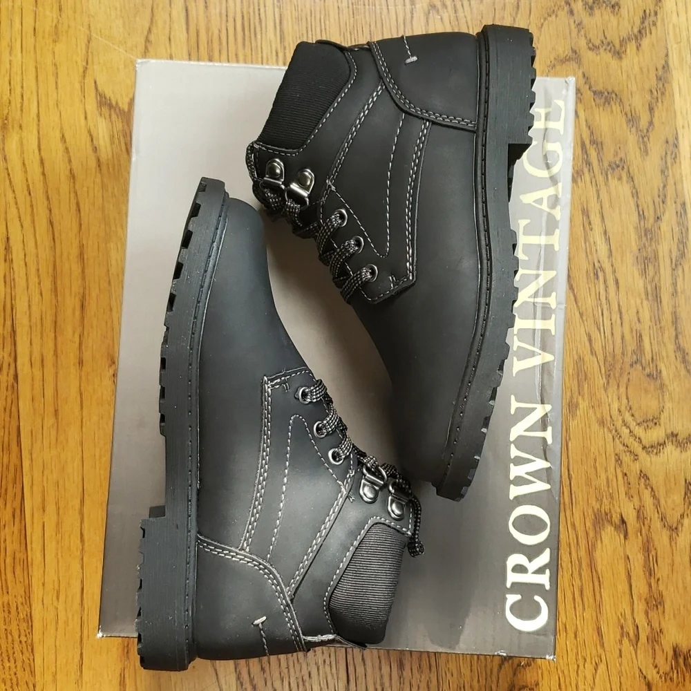 NIB Leon Boot Black Crown Vintage Size 13 Youth